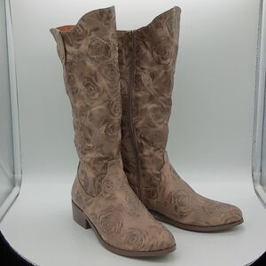 Avanti high Boots size 7 Below the Knee Embossed Taupe Balky Cement color
